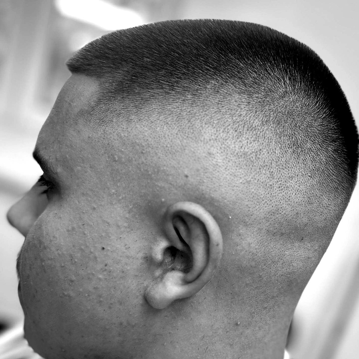 Skin Fade mit scharf abgesetzter Kante